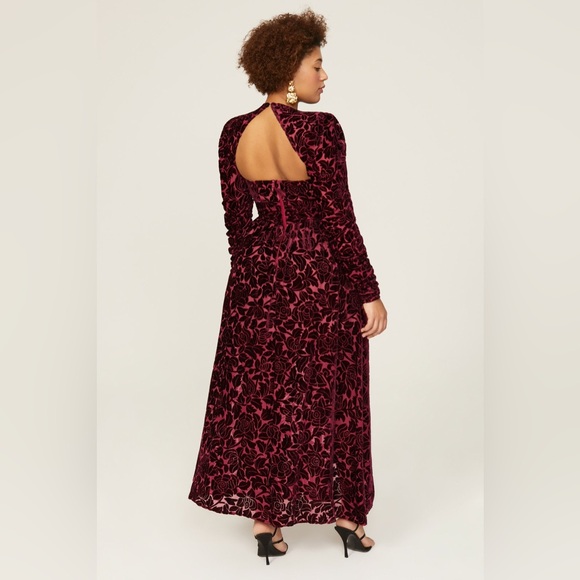 Elegant Burgundy Velvet Dress - Picture 2 of 16